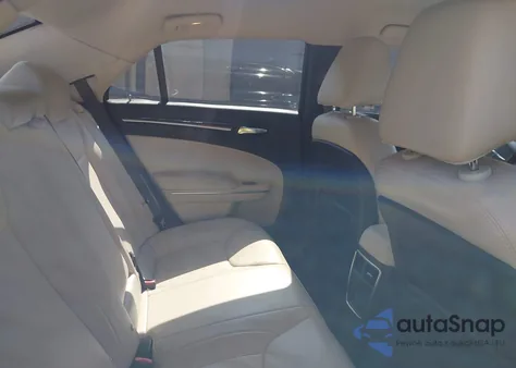 2015 Chrysler 300 Limited z USA, uszkodzony, nr VIN 2C3CCAAG1FH742910